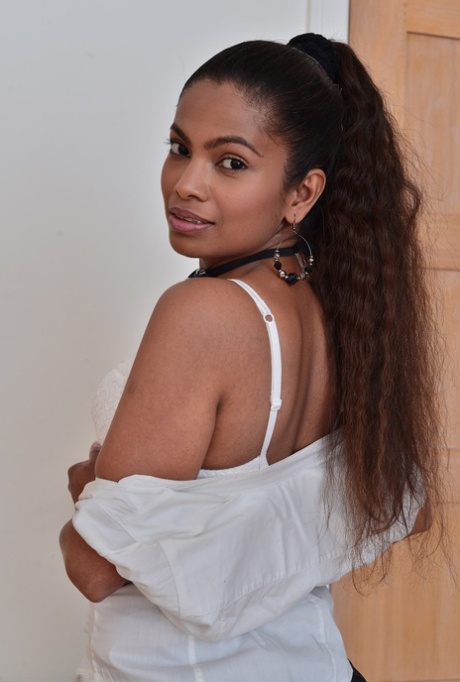 Alishaa Mae model top pictures