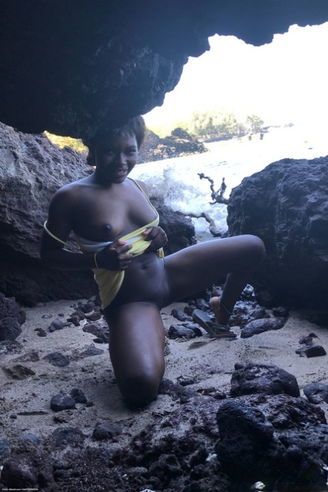 Black Facestanding naked pic